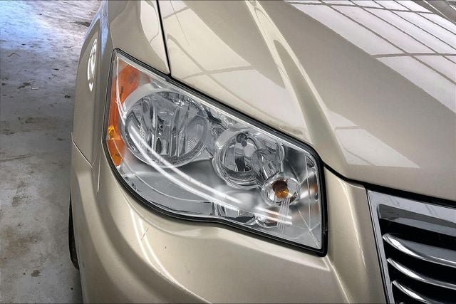 Used 2014 Chrysler Town & Country Touring-L w/ Trailer Tow Group FWD image 25