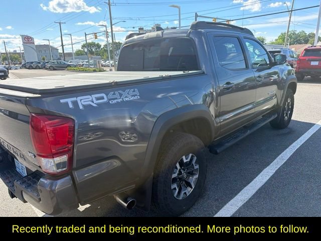 Used 2017 Toyota Tacoma TRD Off-Road w/ Premium & Technology Package AWD/4WD image 3