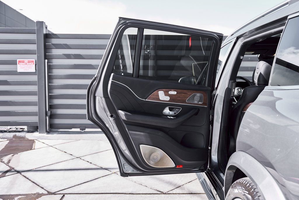 Used 2025 Mercedes-Benz Maybach GLS 600 4MATIC image 29