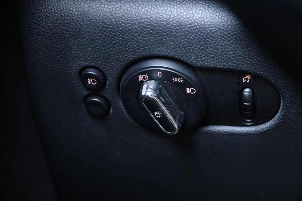 Used 2015 MINI Cooper S image 22