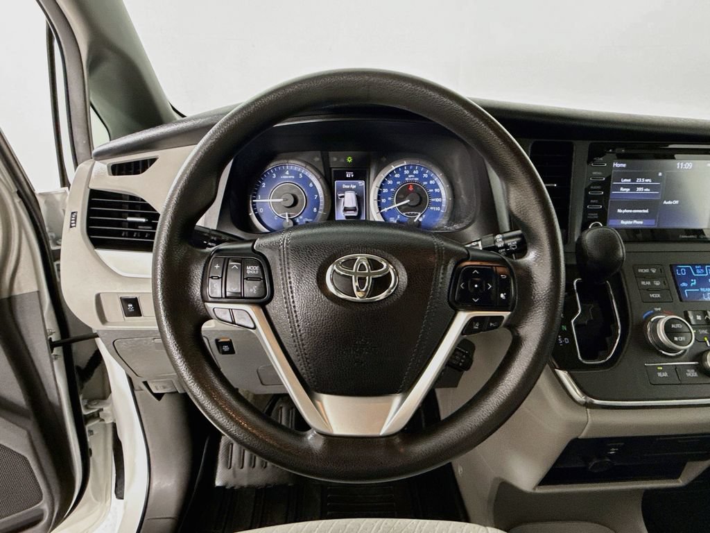 Certified 2018 Toyota Sienna LE FWD image 13
