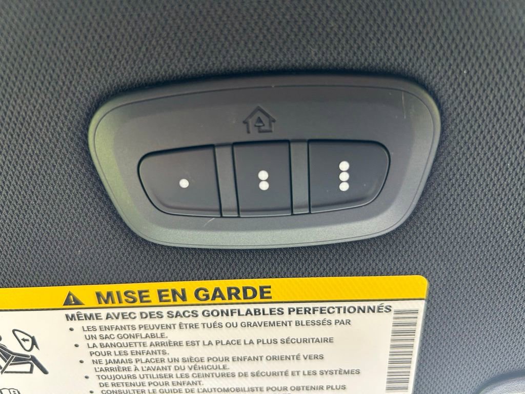 New 2027 Chrysler Pacifica Limited FWD image 31