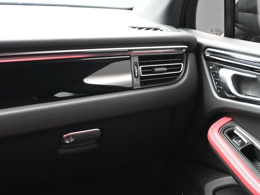 Certified 2023 Porsche Macan image 21