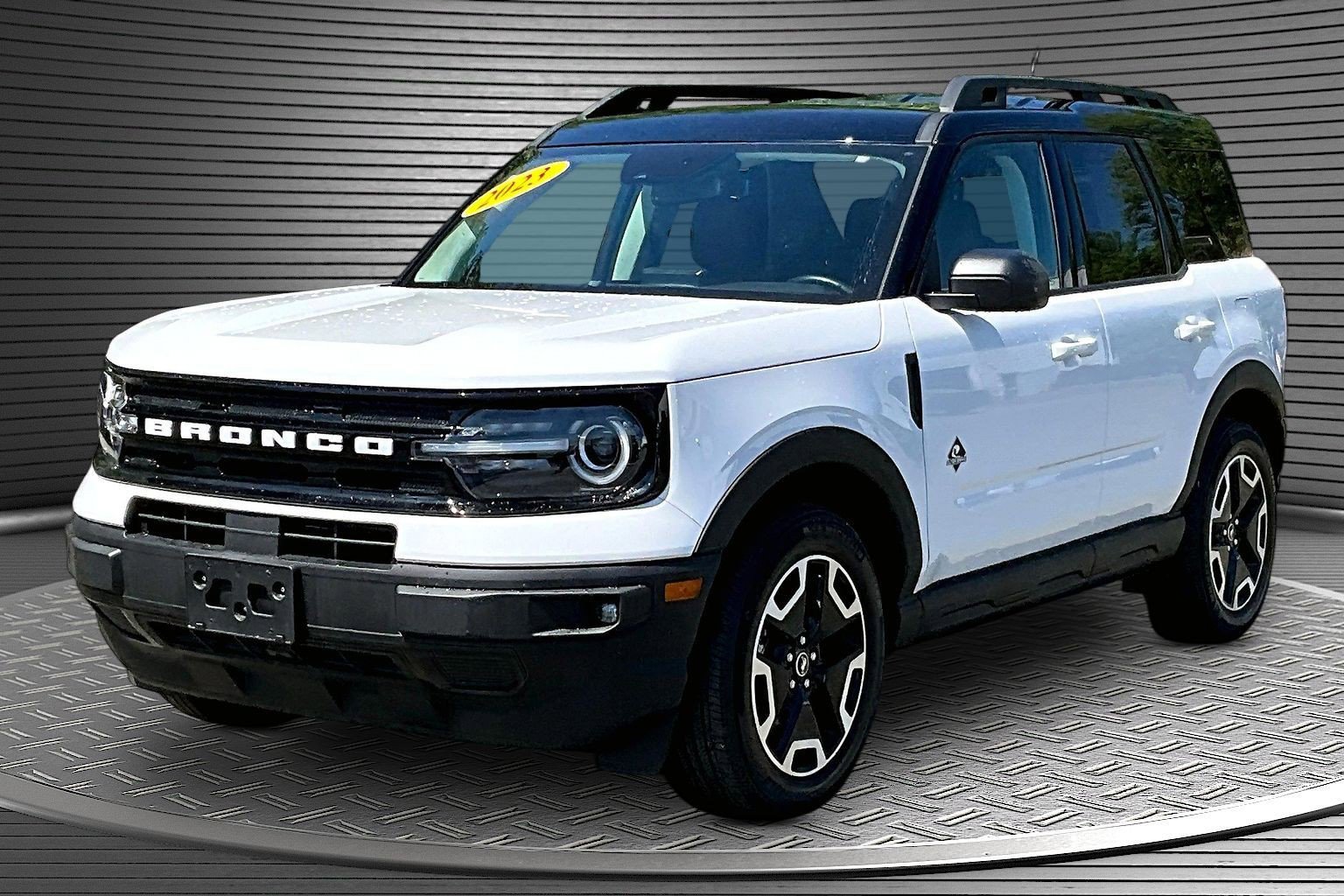 Used 2023 Ford Bronco Sport Outer Banks w/ Tech Package AWD/4WD image 3