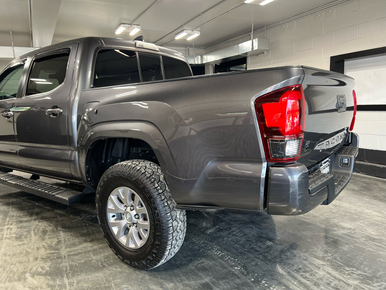 Used 2020 Toyota Tacoma SR image 8