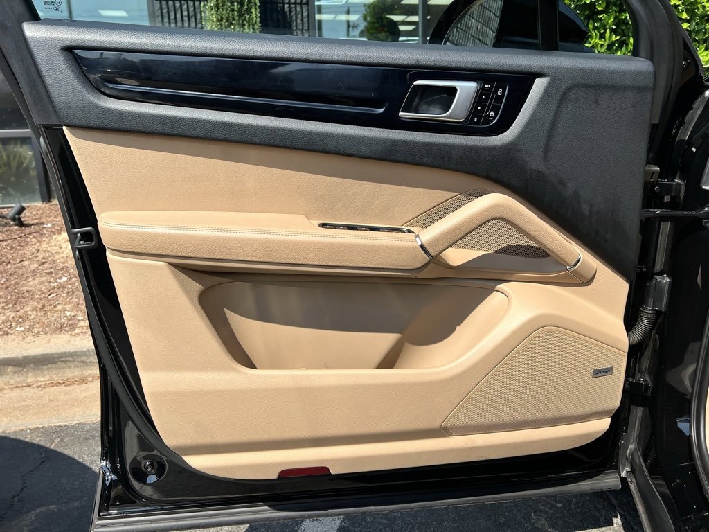 Used 2021 Porsche Cayenne Coupe image 25