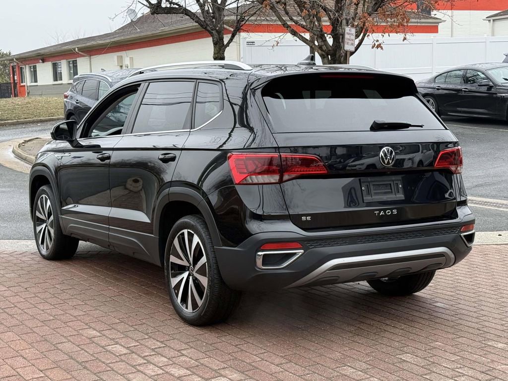 Used 2022 Volkswagen Taos SE image 4