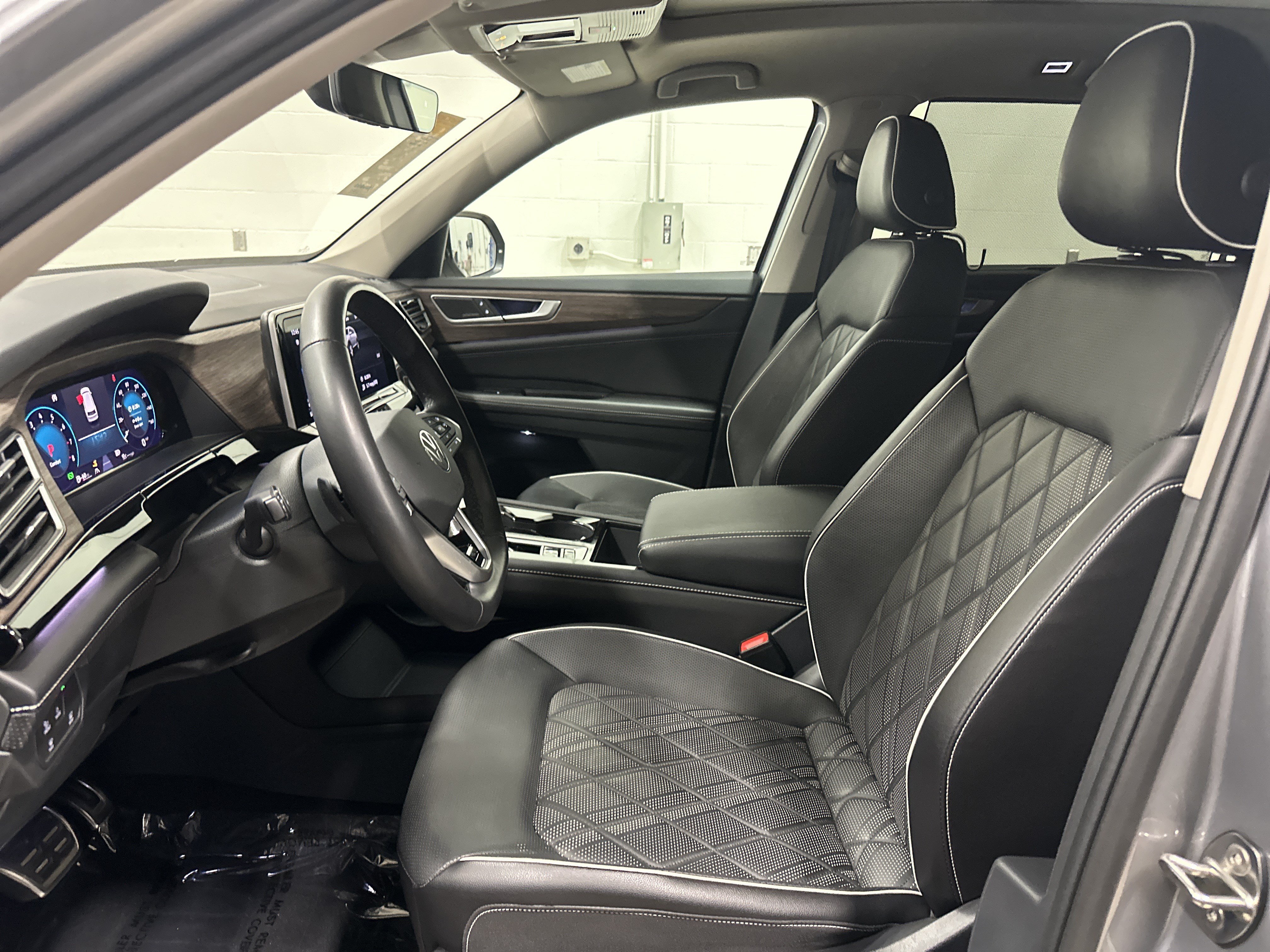 Used 2024 Volkswagen Atlas SEL Premium R-Line AWD/4WD image 16