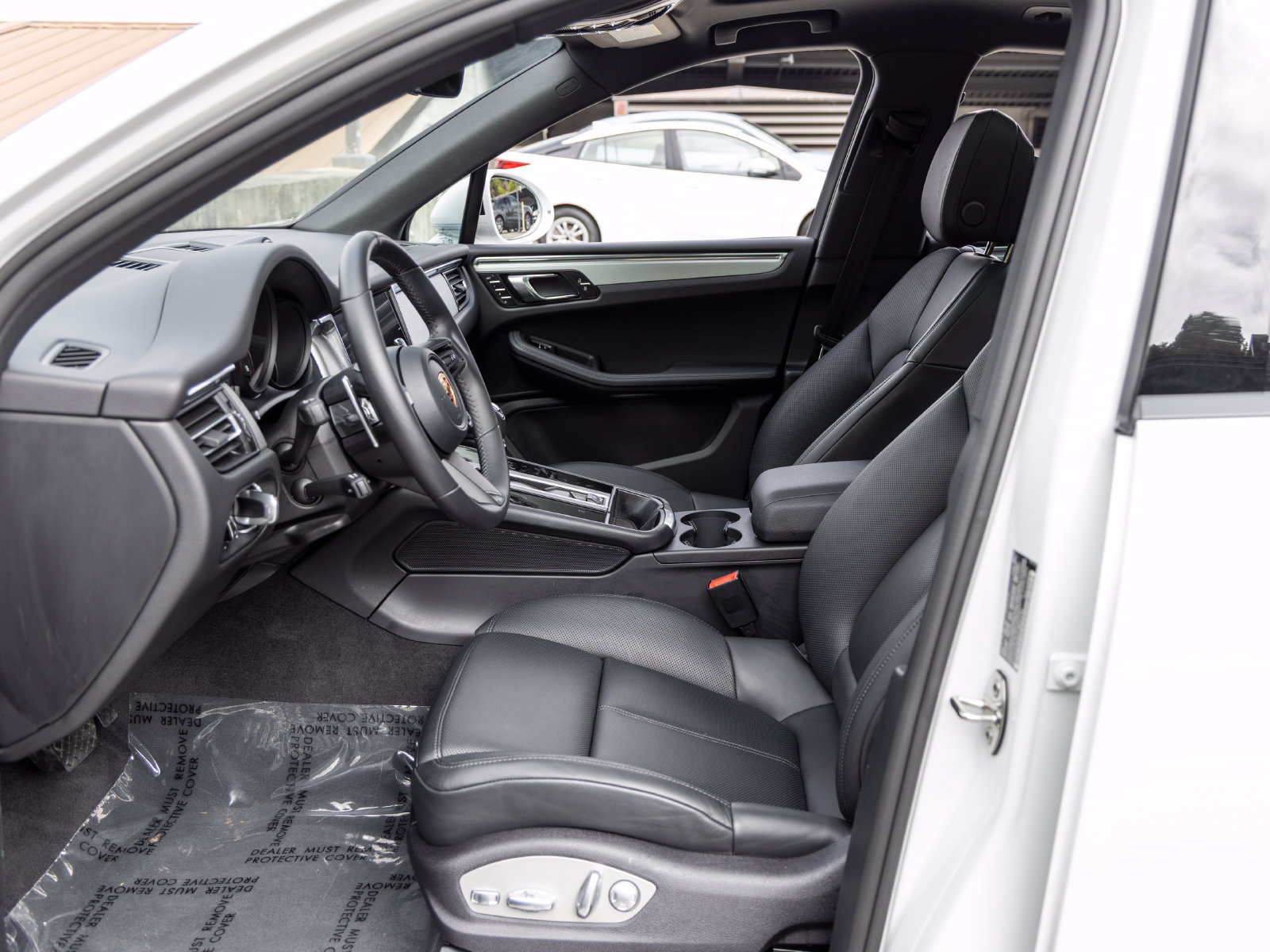Used 2026 Porsche Macan AWD/4WD image 30