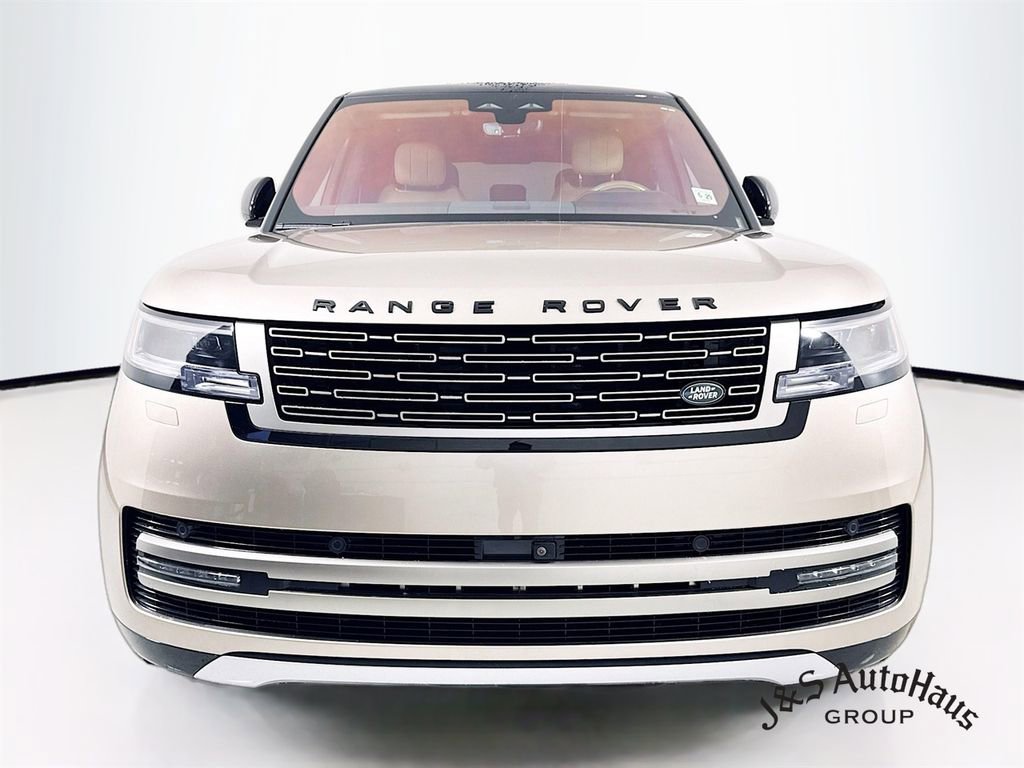 Used 2024 Land Rover Range Rover Long Wheelbase SE image 2