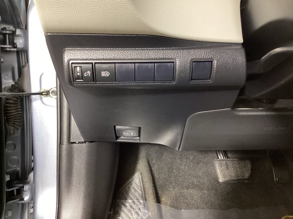 Used 2020 Toyota Corolla LE FWD image 14