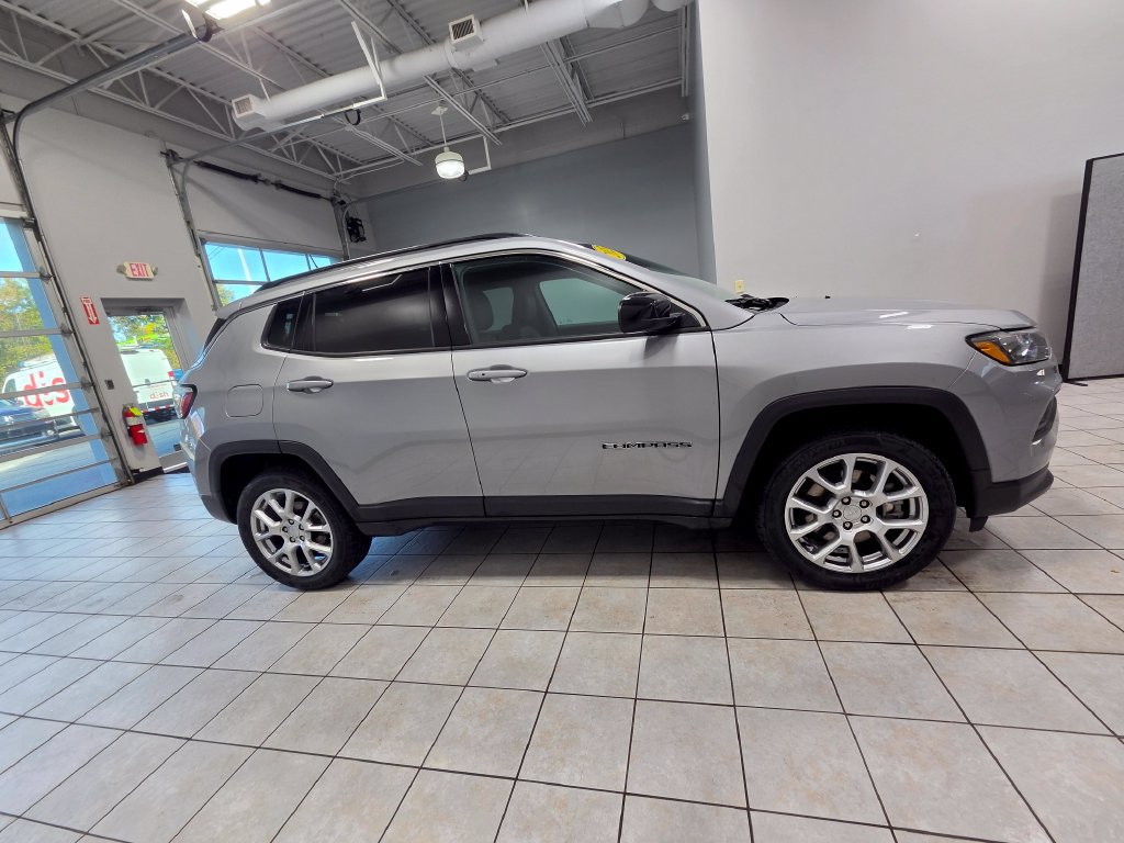 Used 2023 Jeep Compass Latitude AWD/4WD image 13