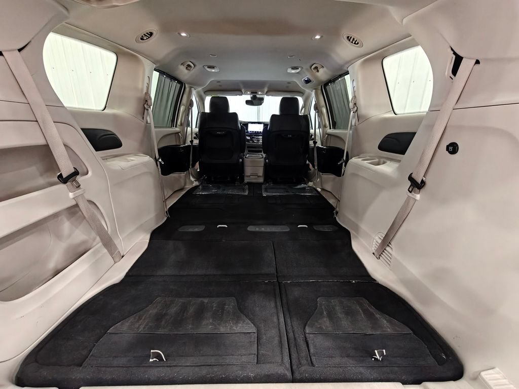 Used 2024 Chrysler Pacifica Touring-L FWD image 32