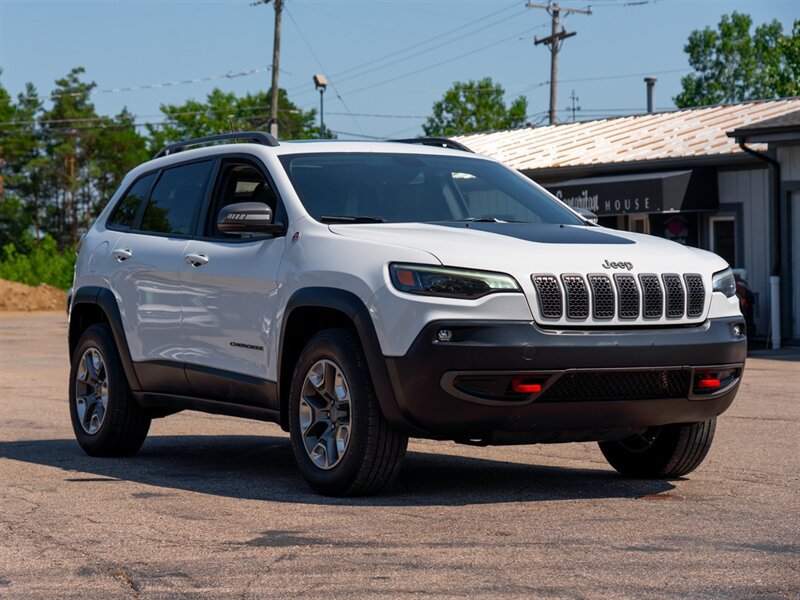 Used 2019 Jeep Cherokee Trailhawk AWD/4WD image 3
