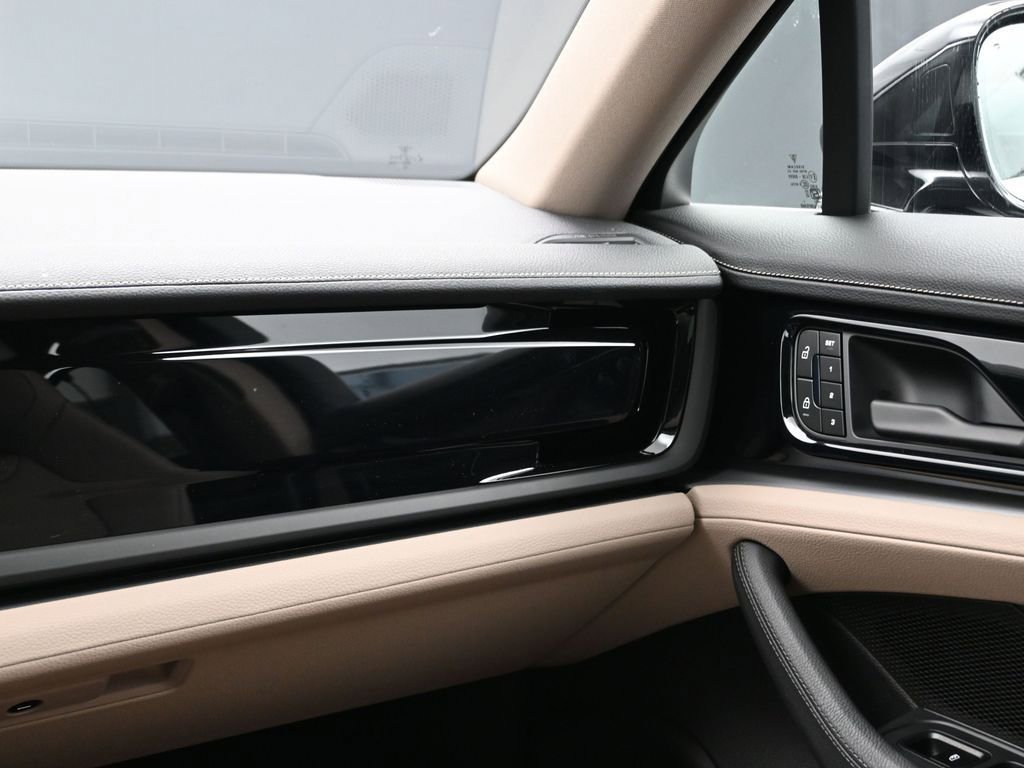 Certified 2025 Porsche Panamera image 21