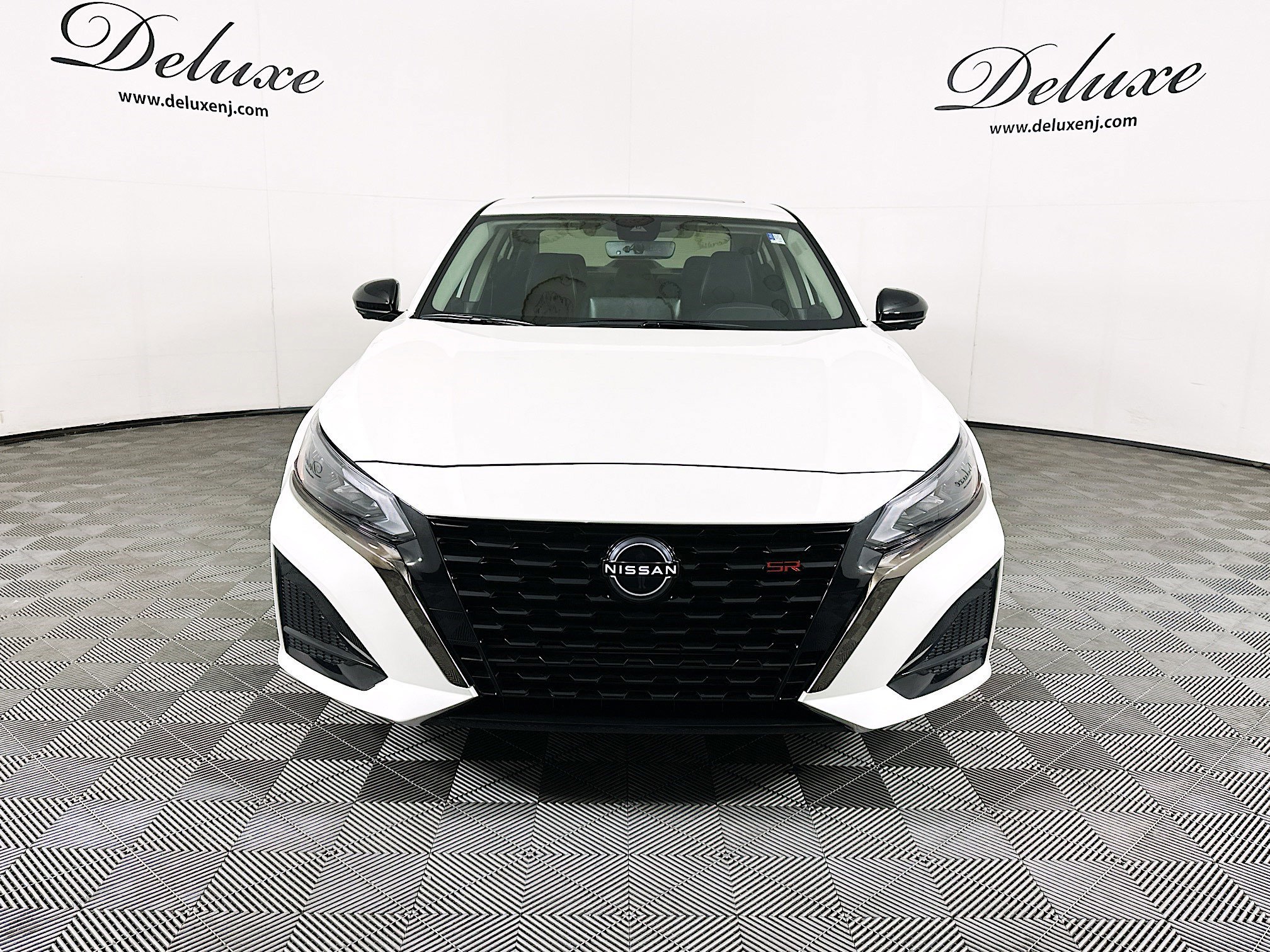 Used 2024 Nissan Altima 2.0 SR image 2