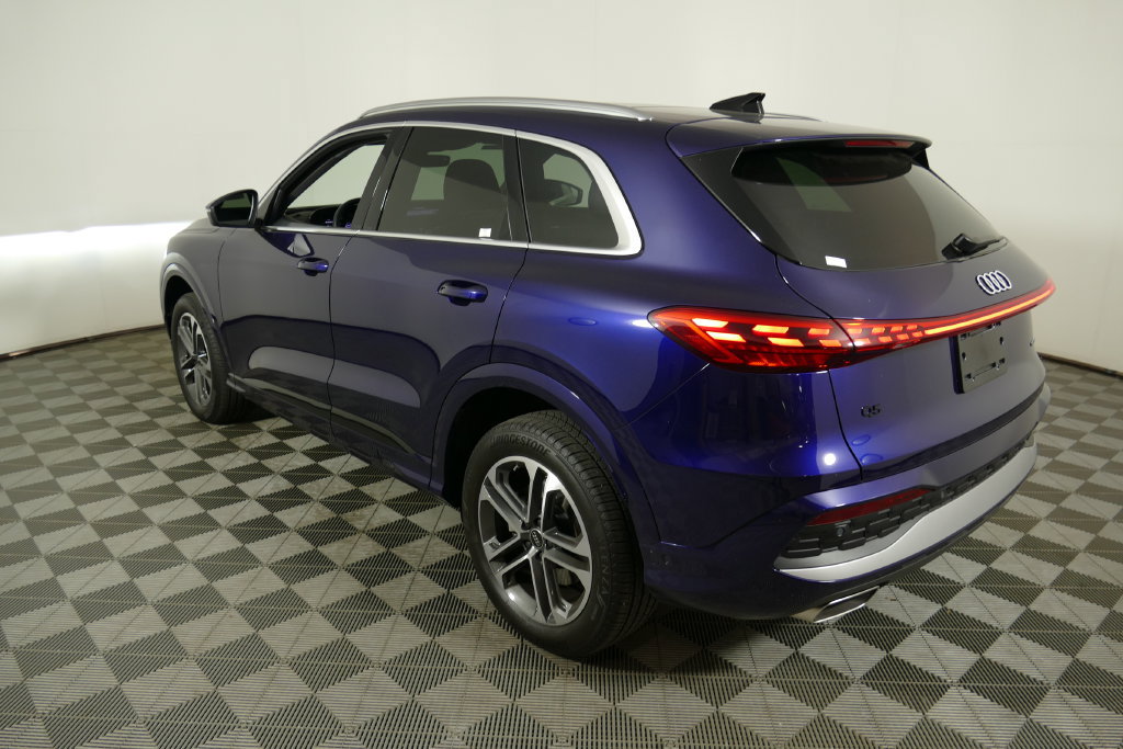 Certified 2025 Audi Q5 Premium w/ Convenience Package AWD/4WD image 5