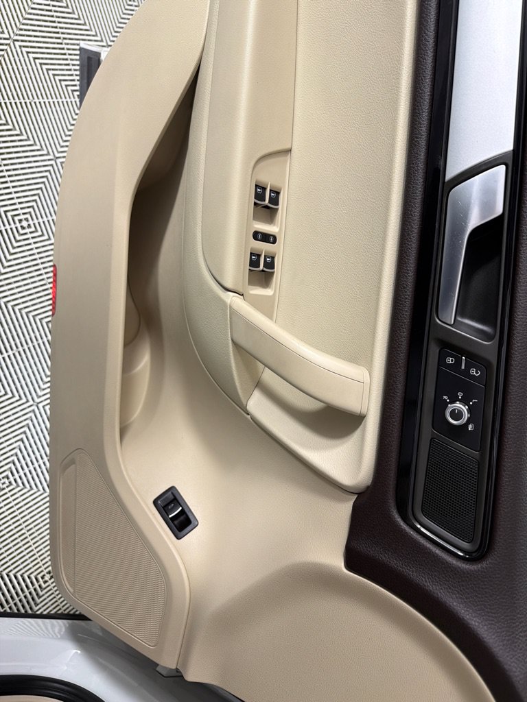 Used 2013 Volkswagen Touareg VR6 AWD/4WD image 11