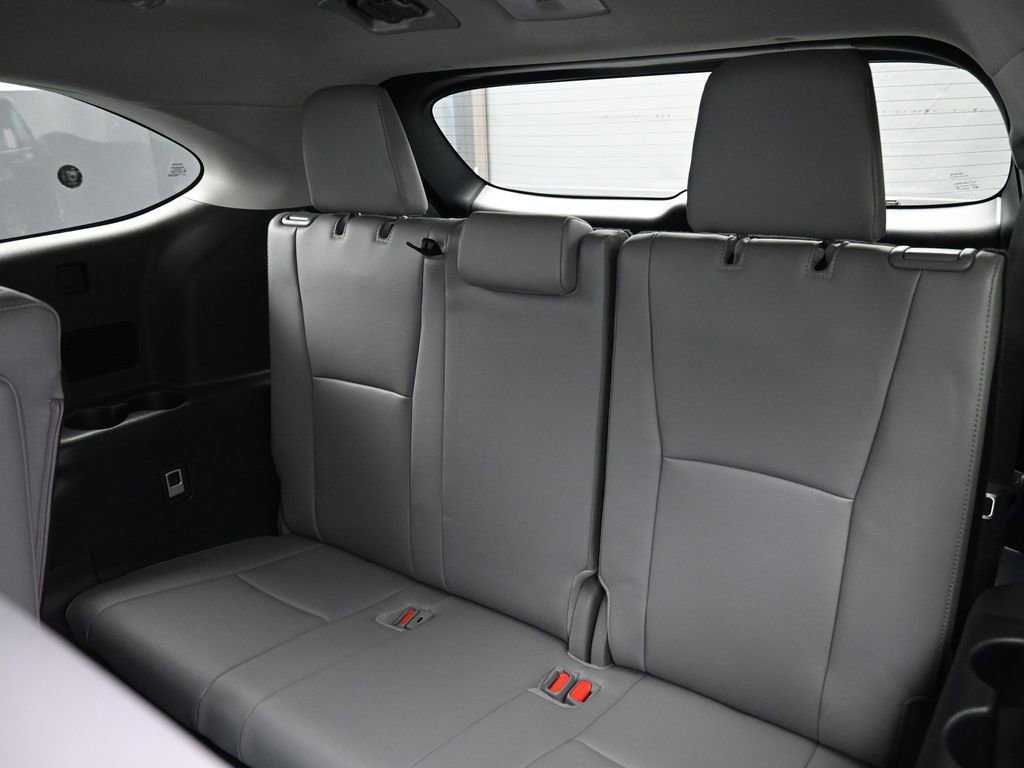 Used 2025 Toyota Highlander Limited image 34