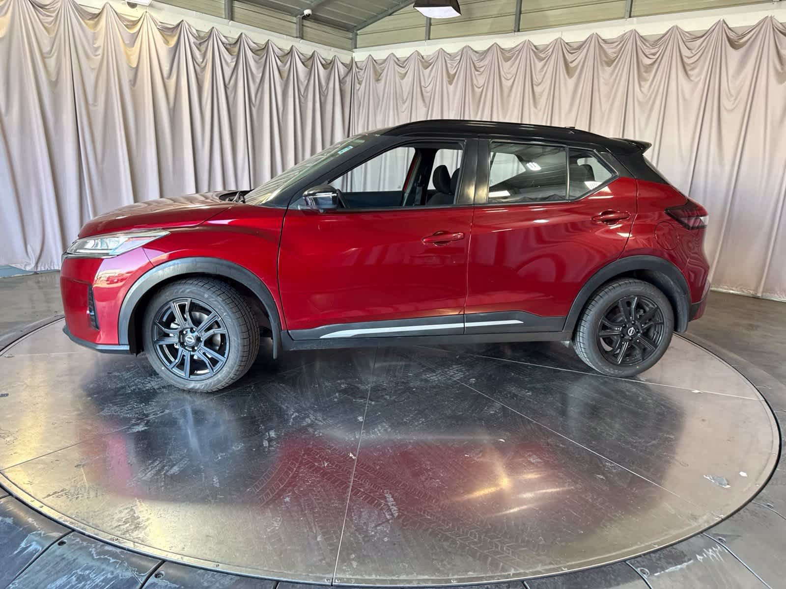 Used 2022 Nissan Kicks SR FWD image 2