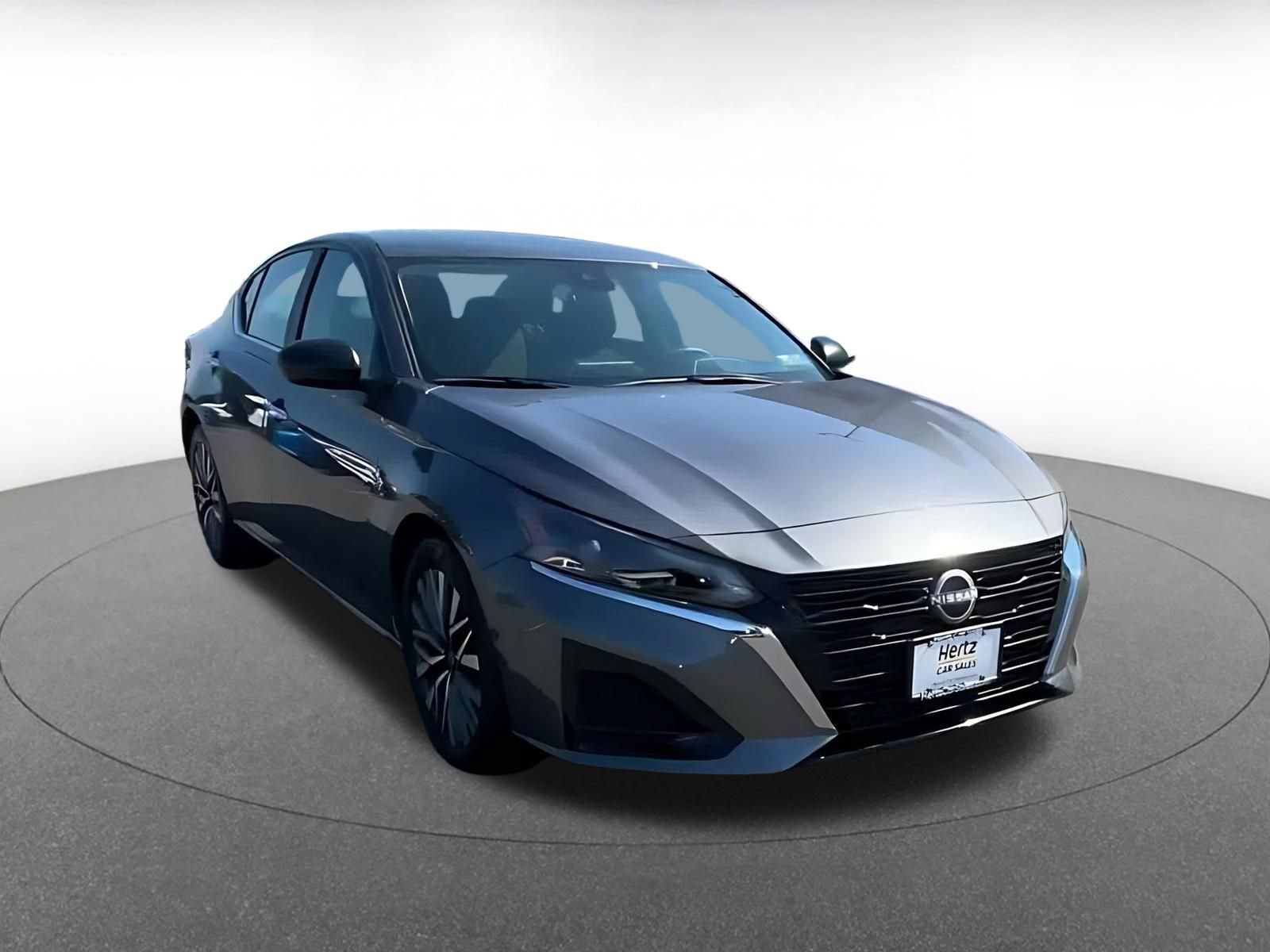 Used 2025 Nissan Altima 2.5 SV FWD image 3