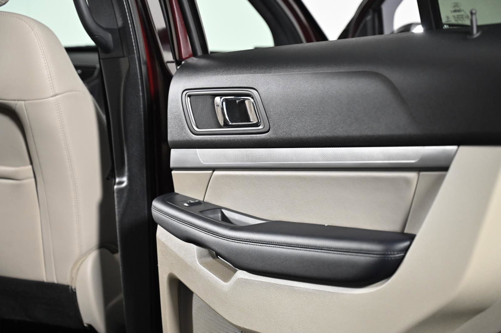 Used 2018 Ford Explorer XLT w/ Equipment Group 202A image 29