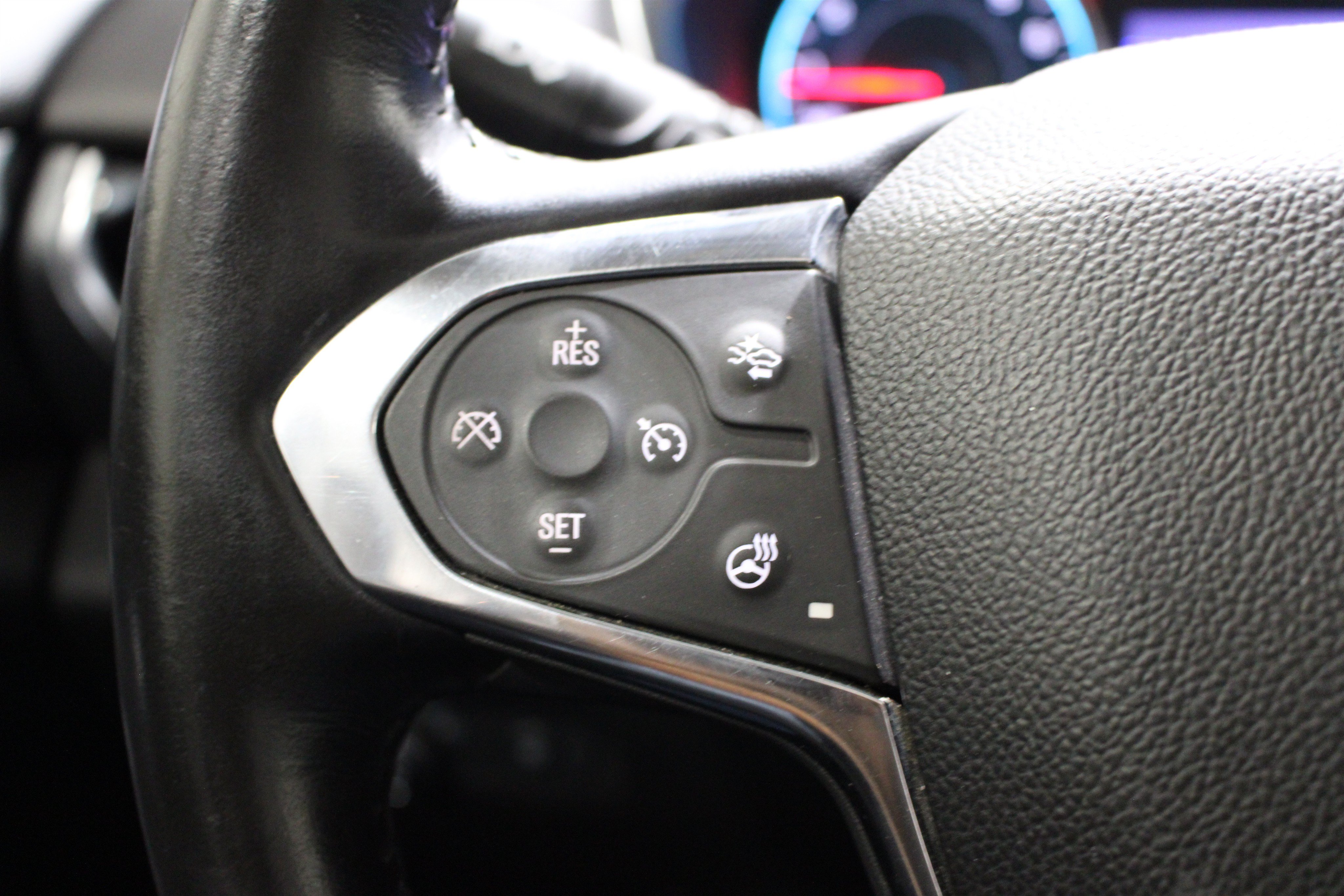 Used 2020 Chevrolet Traverse Premier w/ Redline Edition FWD image 13
