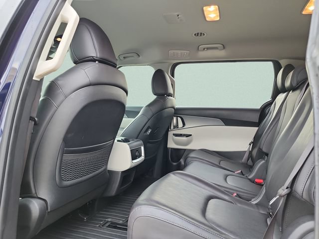 Used 2024 Kia Carnival LX FWD image 16