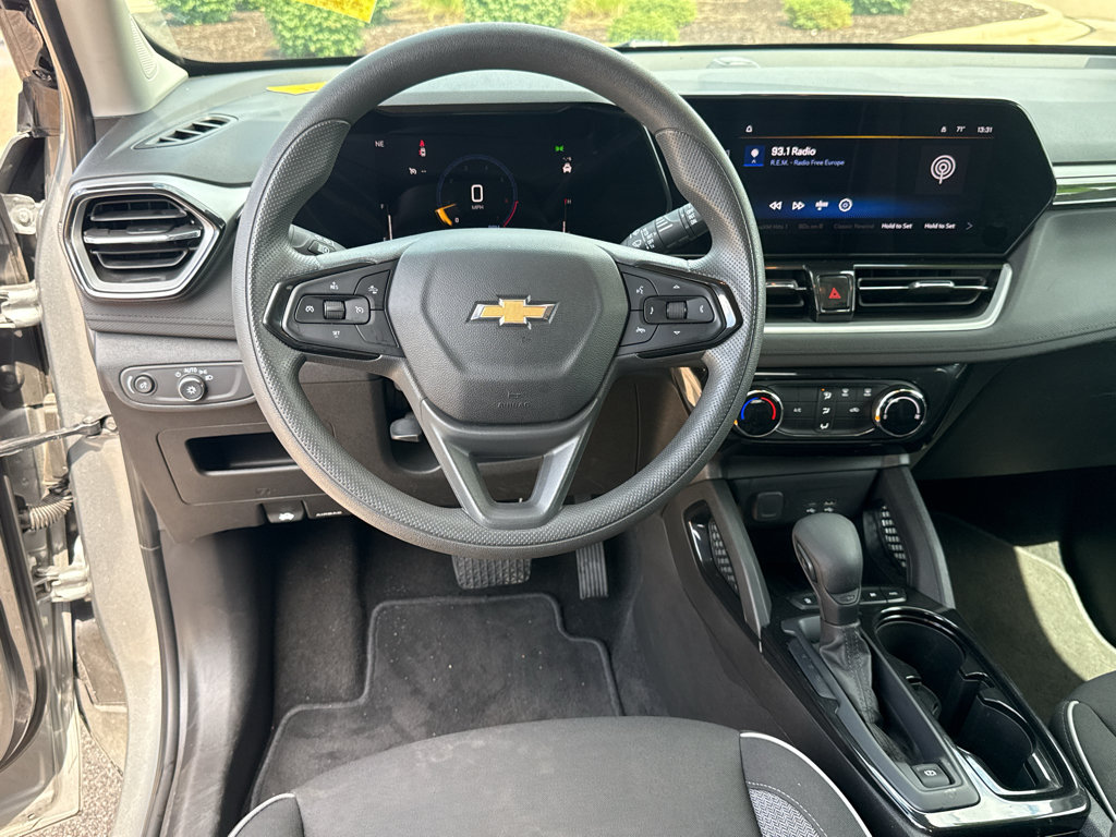 Used 2025 Chevrolet TrailBlazer LT AWD/4WD image 13