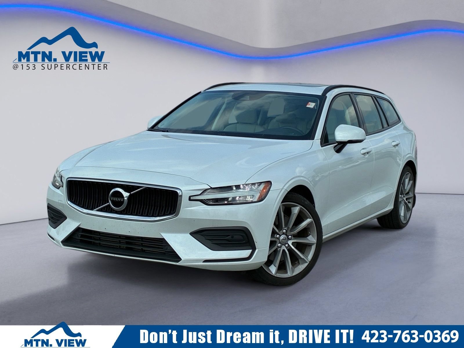 Used 2020 Volvo V60 T5 Momentum w/ Premium Package FWD image 1