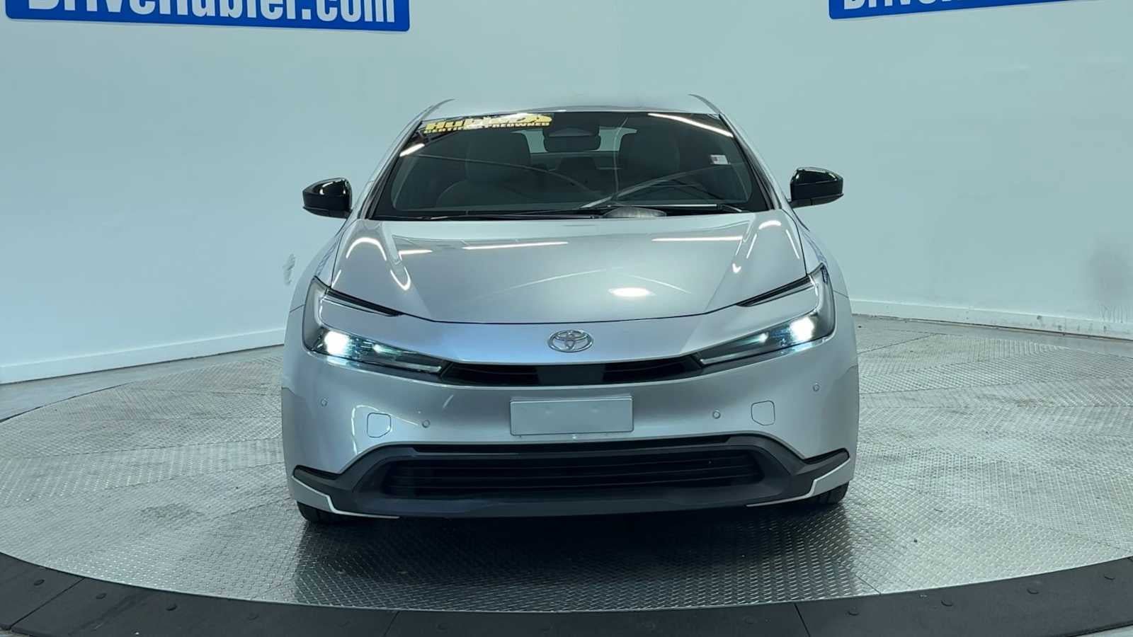 Used 2023 Toyota Prius LE FWD image 2