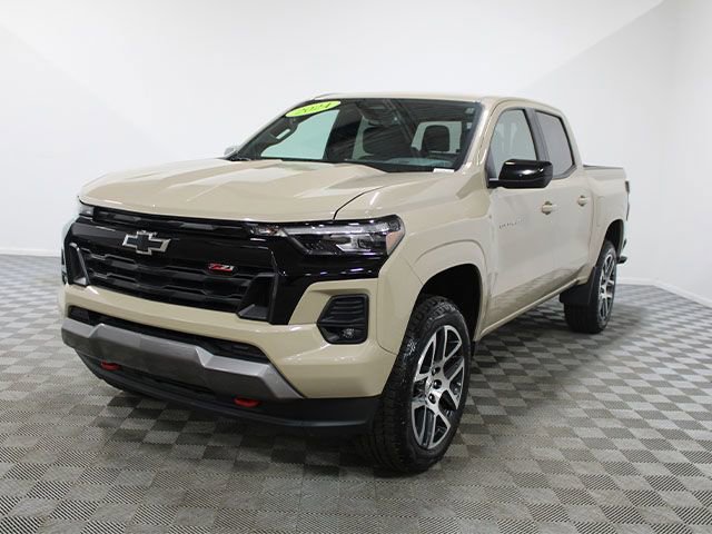 Used 2024 Chevrolet Colorado Z71 w/ Z71 Convenience Package 2 AWD/4WD image 2