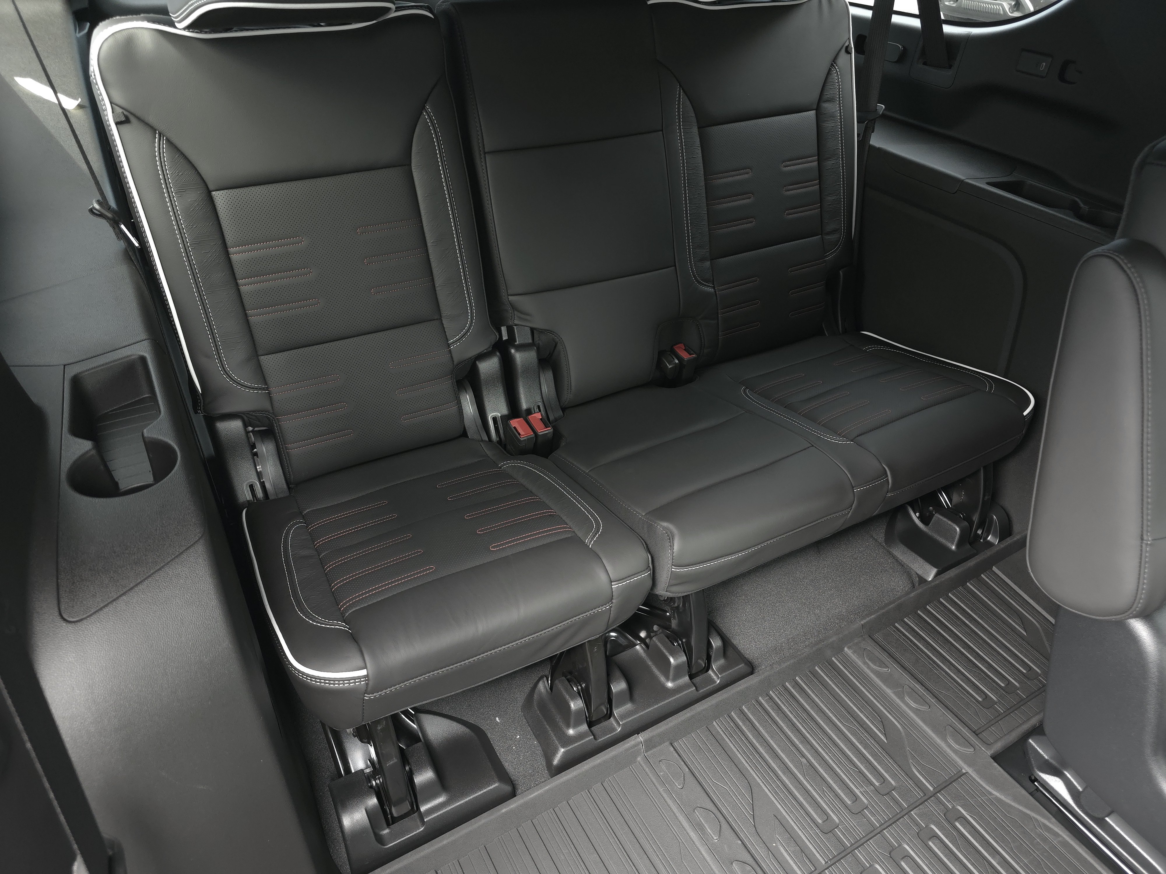 New 2026 GMC Yukon XL AT4 Ultimate w/ LPO, Floor Liner Package AWD/4WD image 48
