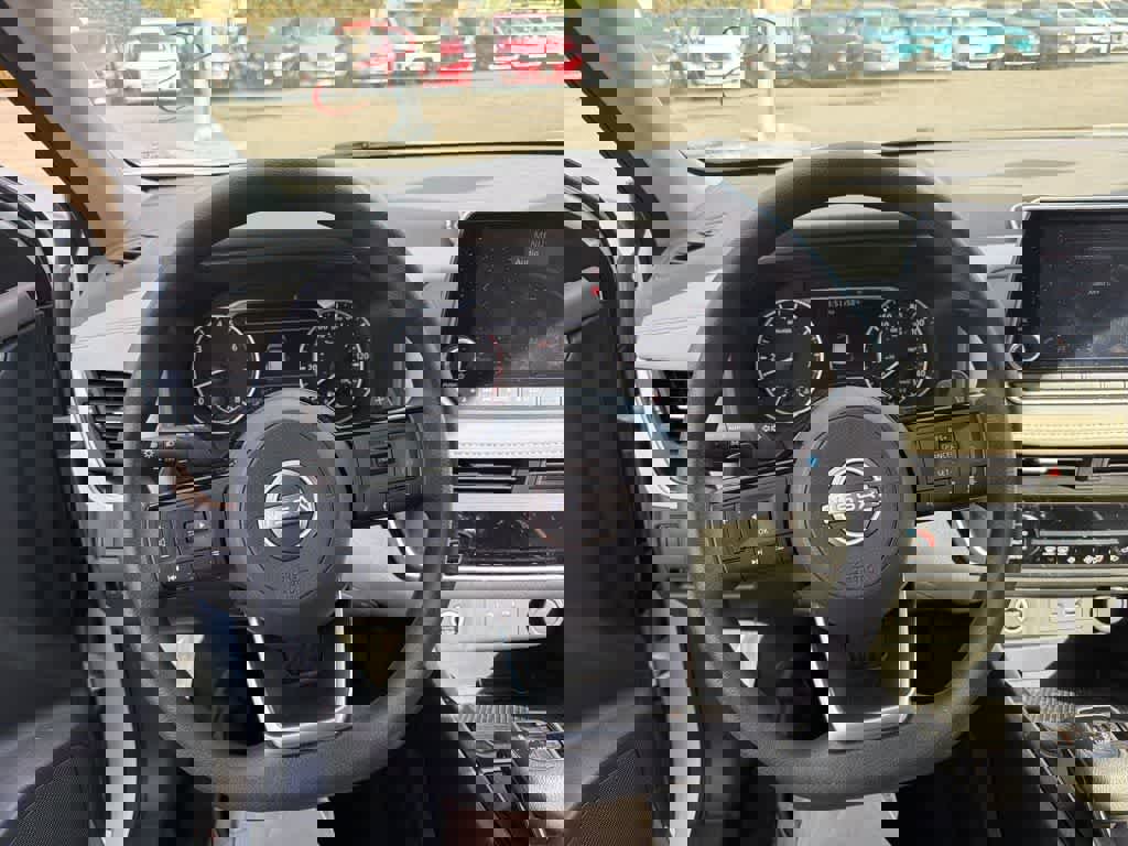 Used 2023 Nissan Rogue SV image 35