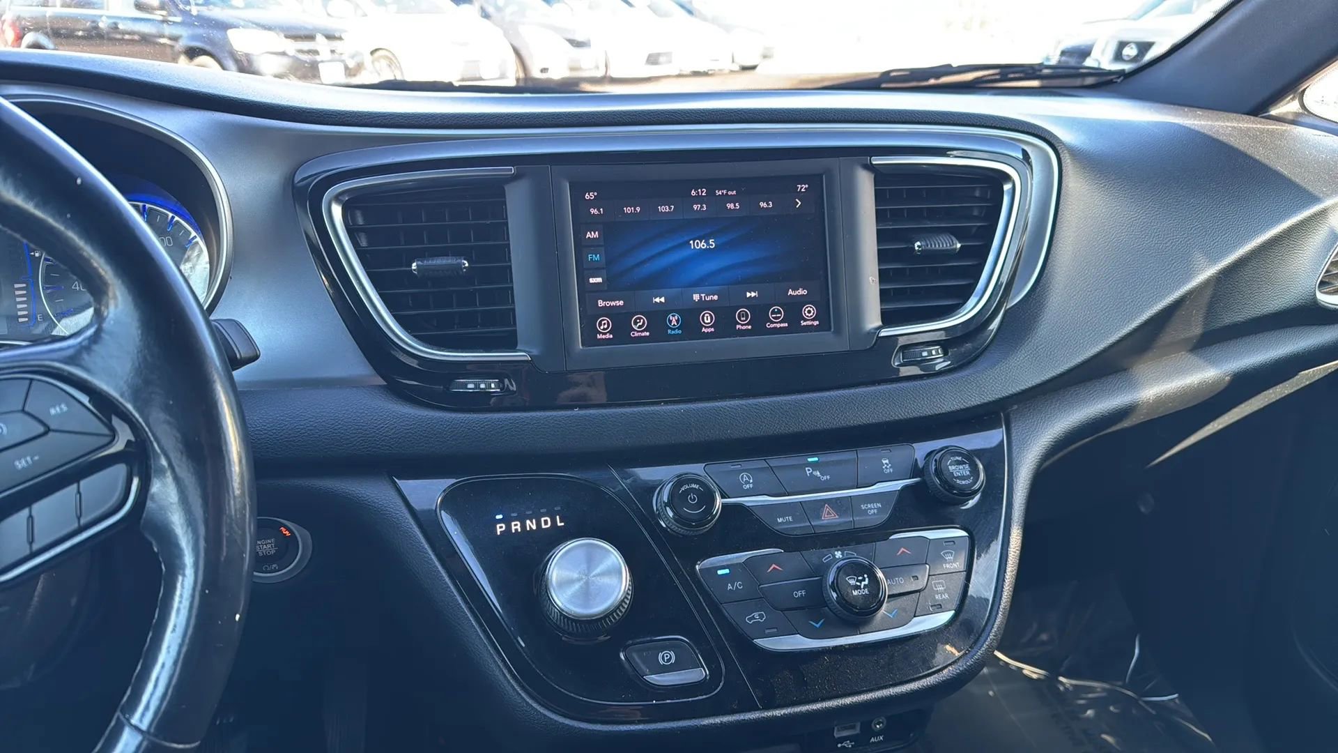 Used 2020 Chrysler Pacifica Touring w/ S Appearance Package FWD image 12
