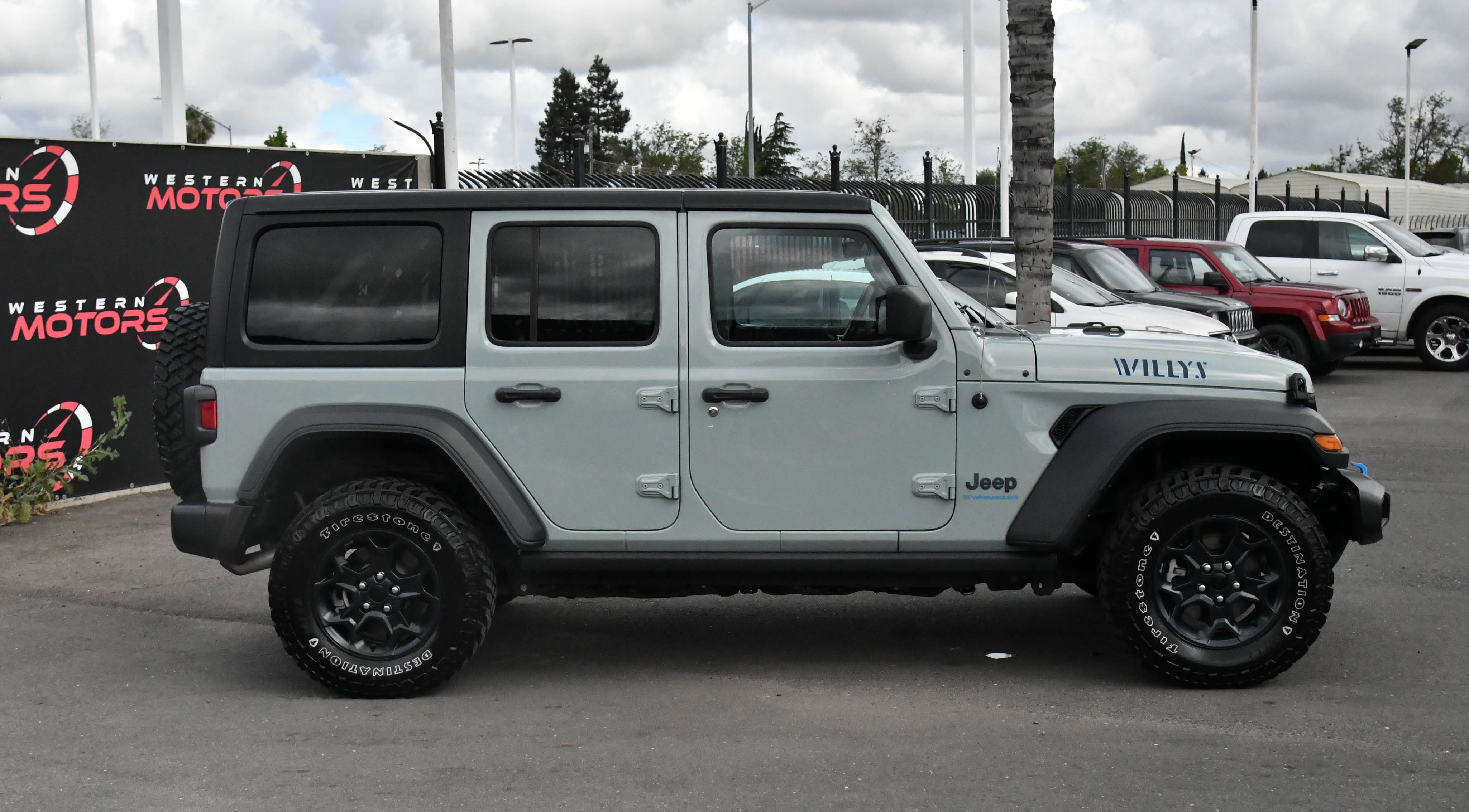 Used 2023 Jeep Wrangler Unlimited AWD/4WD image 9