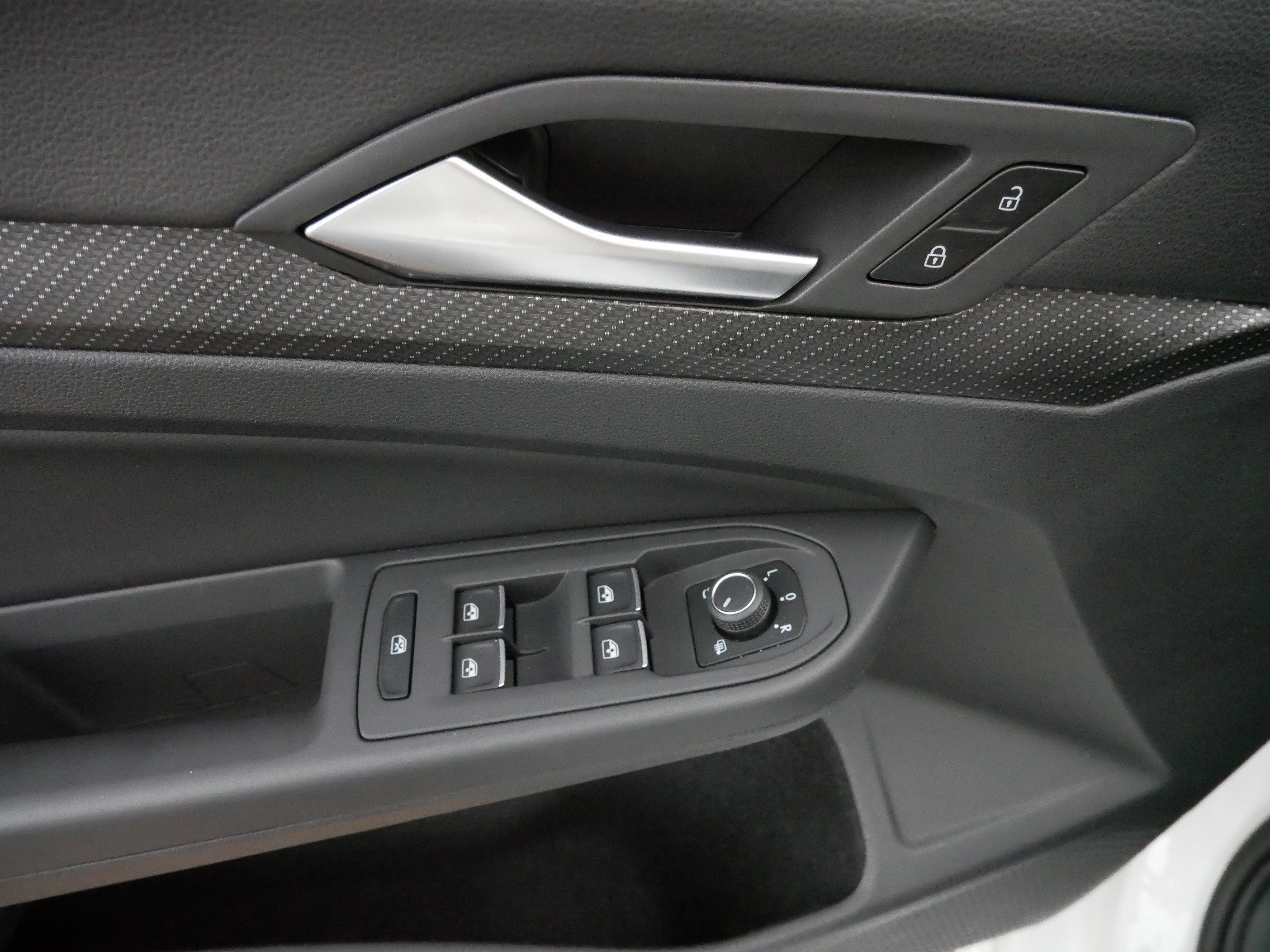 Used 2024 Volkswagen Golf R image 22