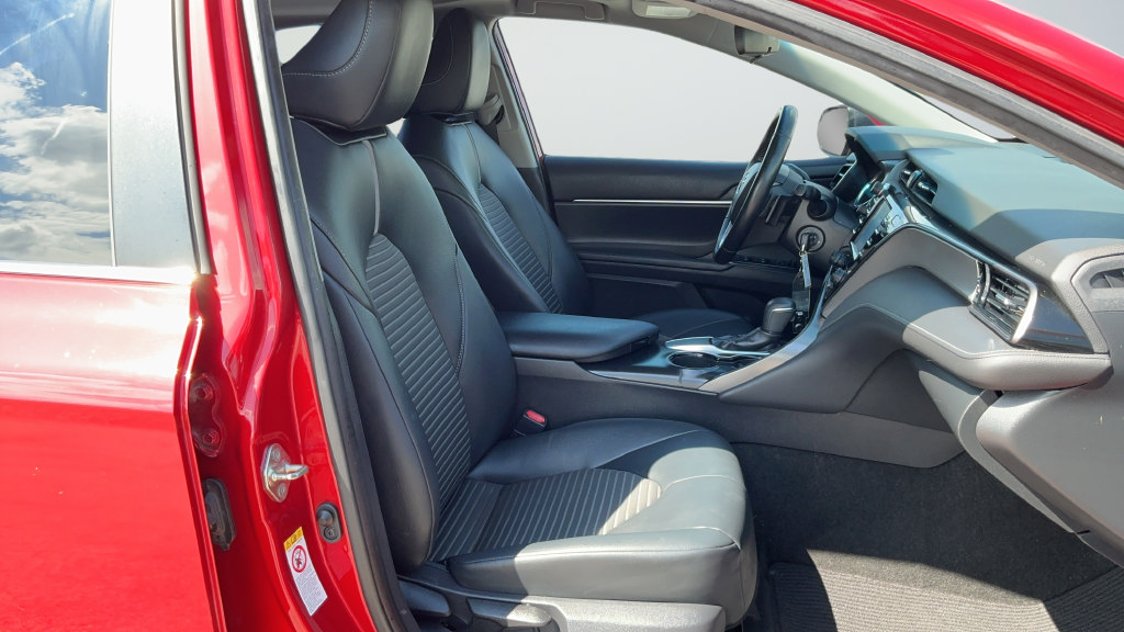 Used 2019 Toyota Camry SE FWD image 21