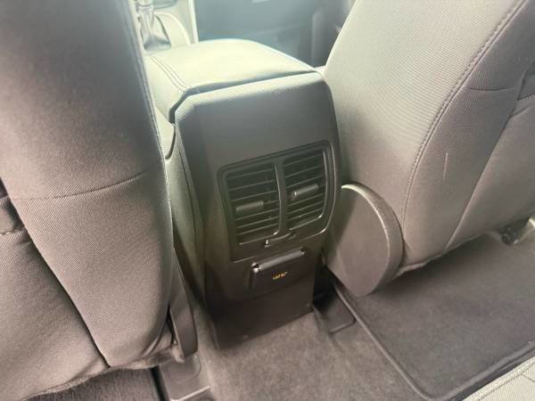 Used 2013 Ford C-MAX SE FWD image 16