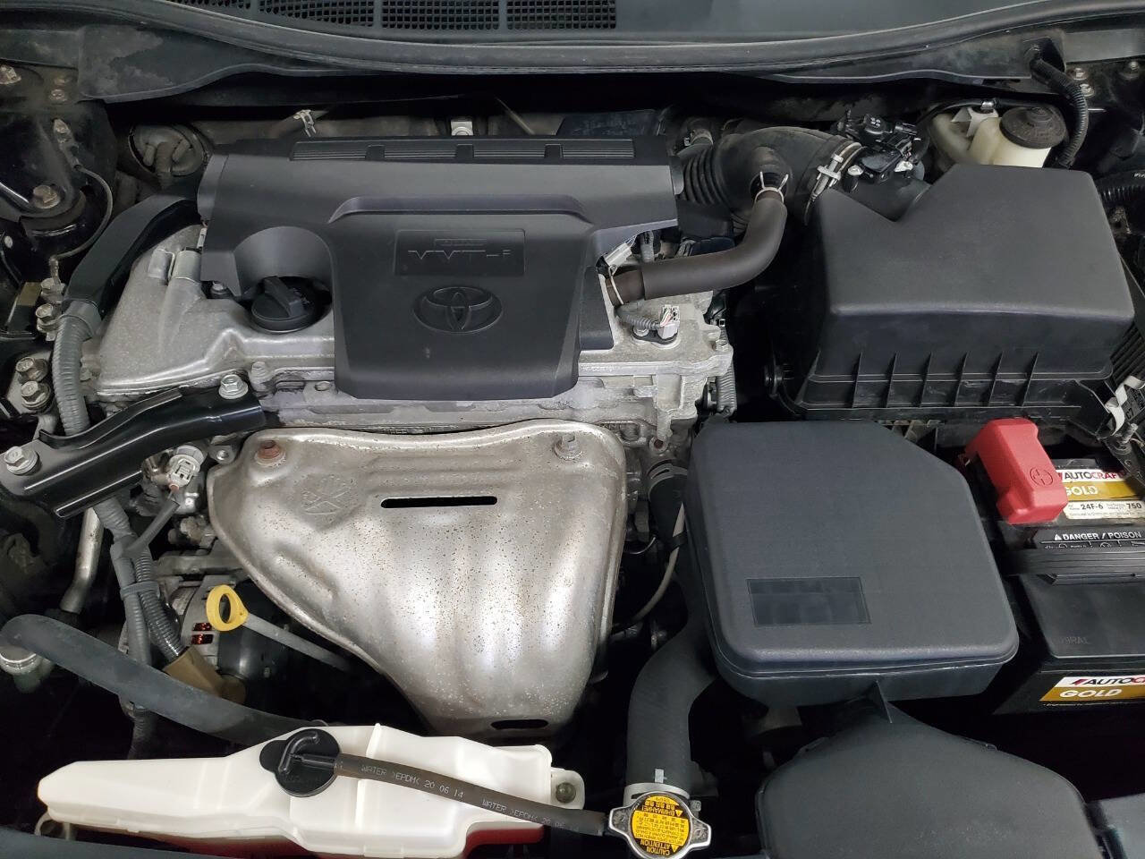 Used 2015 Toyota Camry SE FWD image 4