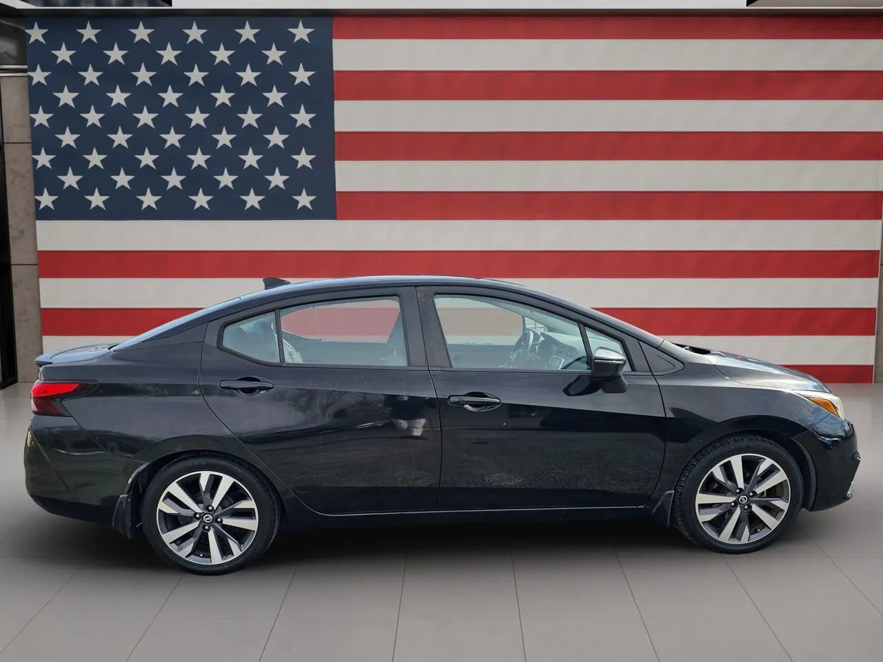 Used 2020 Nissan Versa SR image 8