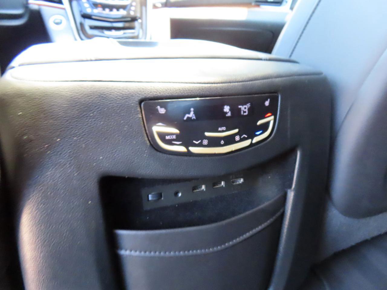 Used 2018 Cadillac Escalade Premium Luxury RWD image 35