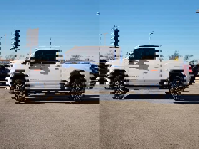 Used 2025 GMC Sierra 2500 Denali Ultimate image 4