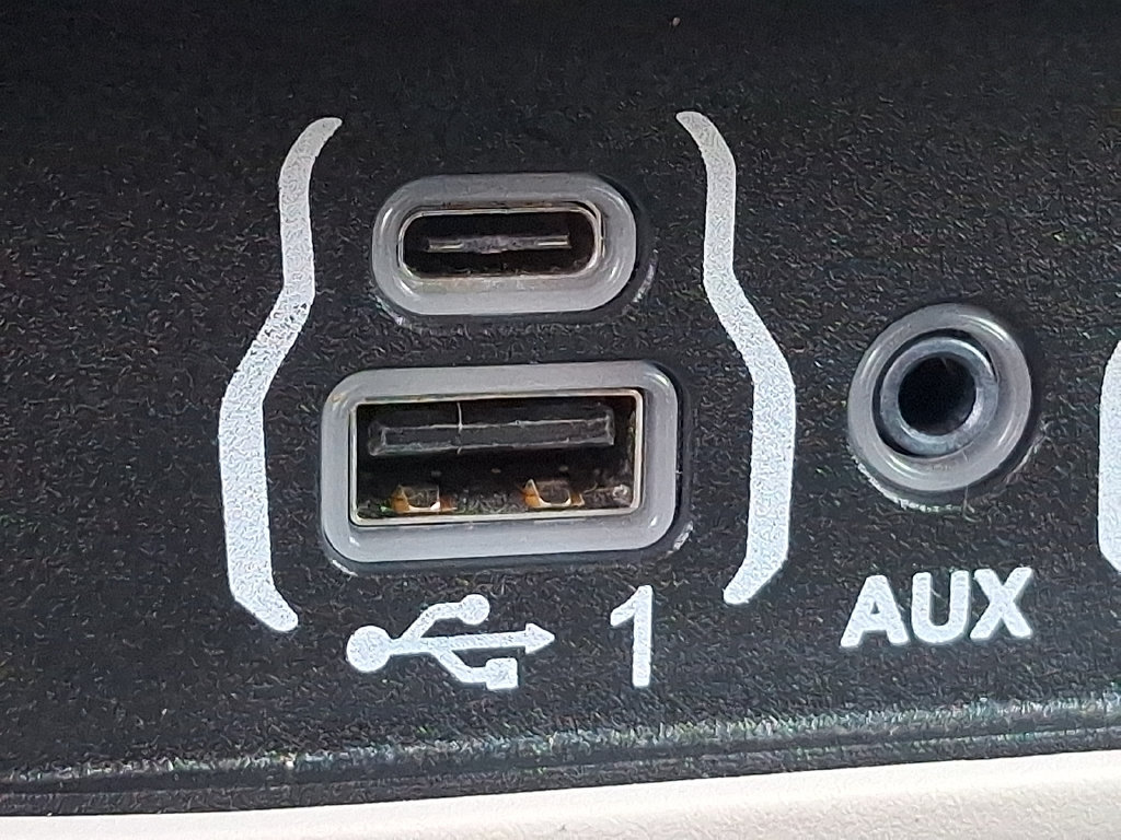Used 2023 Chrysler Pacifica Touring-L FWD image 23