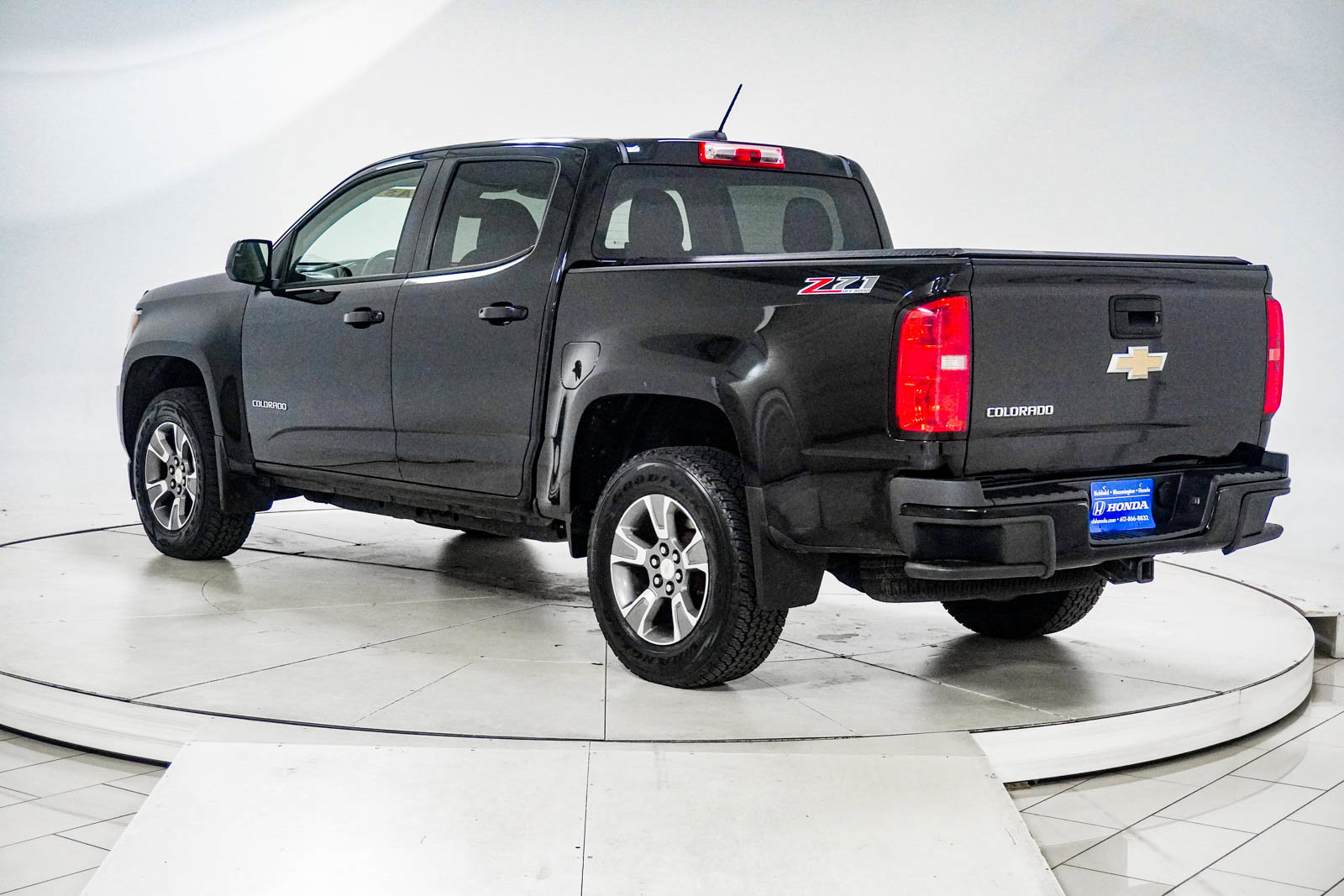 Used 2015 Chevrolet Colorado Z71 AWD/4WD image 5