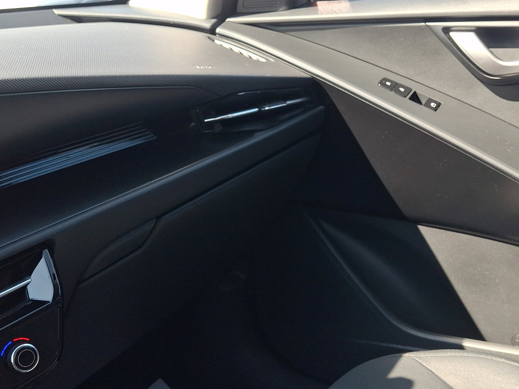 Used 2023 Kia Niro LX FWD image 37