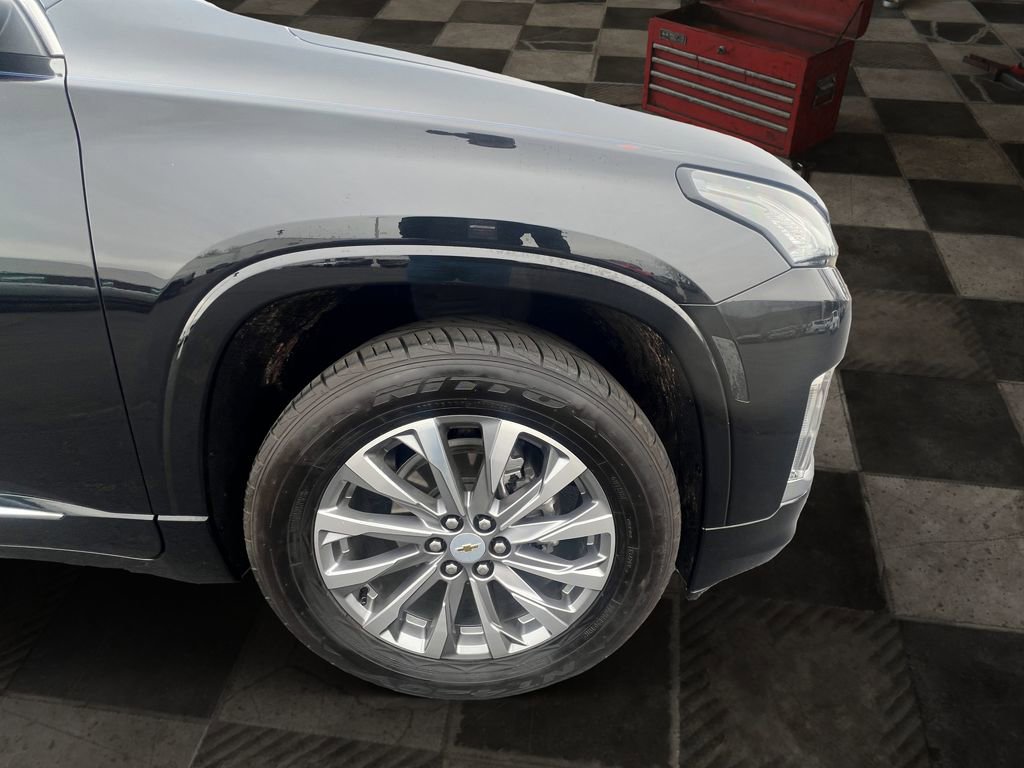 Certified 2023 Chevrolet Traverse Premier FWD image 11