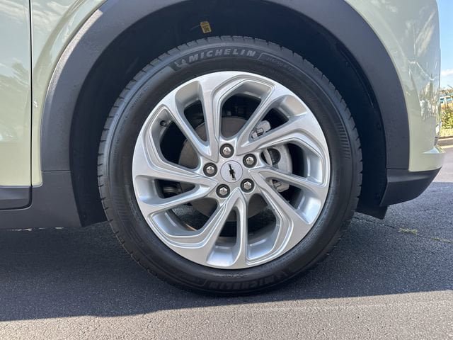 New 2027 Chevrolet Bolt LT w/ Comfort Package FWD image 12