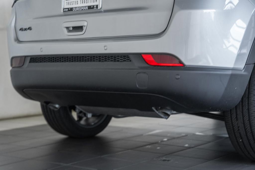 New 2025 Jeep Compass Limited w/ Sun & Sound Group image 8