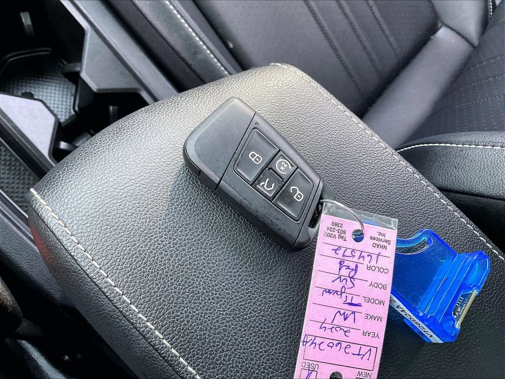 Used 2024 Volkswagen Tiguan SE image 28